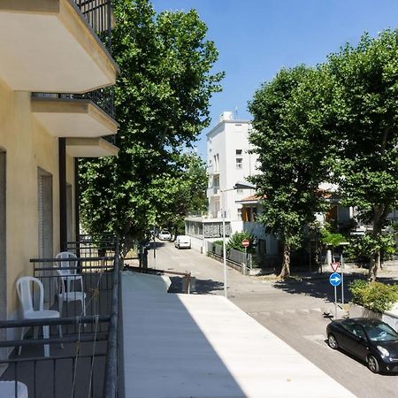 Hotel Londra Rimini Exterior foto