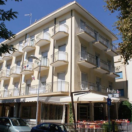 Hotel Londra Rimini Exterior foto